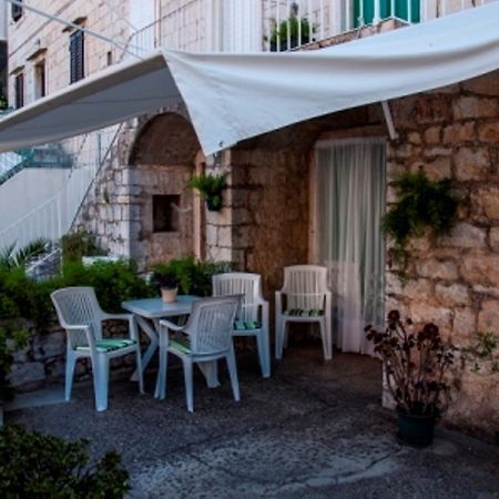 Marina Rooms Komiža الغرفة الصورة