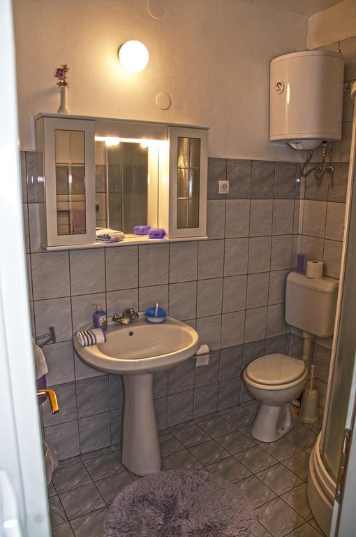 Marina Rooms Komiža الغرفة الصورة